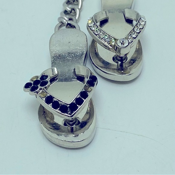 Izurii Silver Flip Flops Keychain With Faux Crystals - Picture 4 of 5